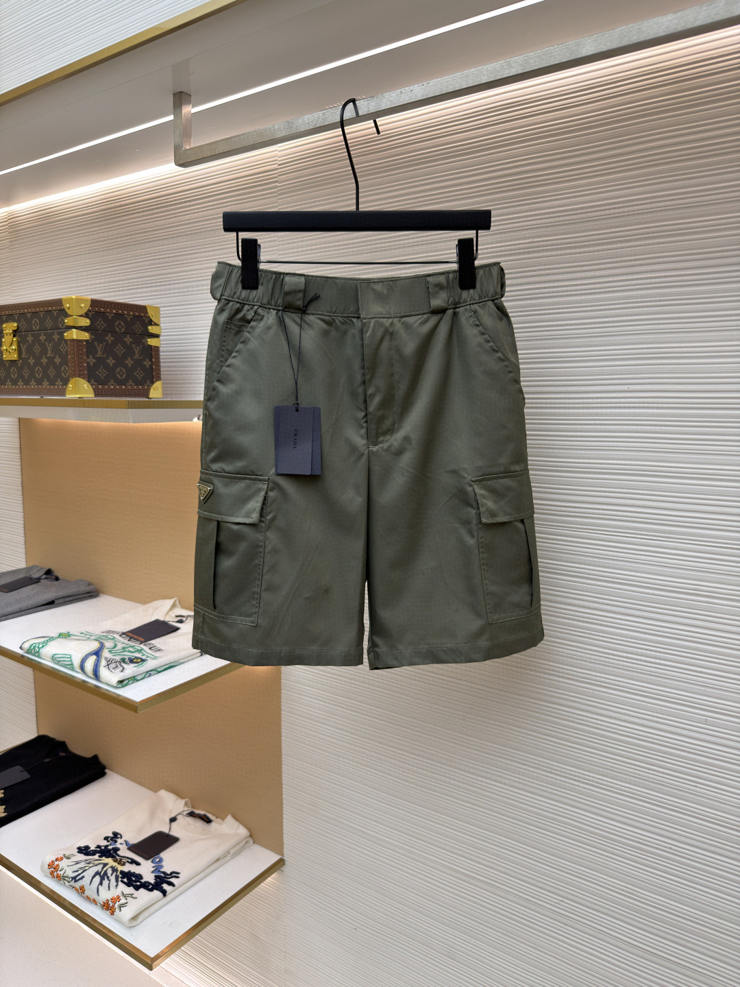 PRADA 普拉达 再生尼龙松紧腰工装短裤 休闲裤 裤子 短裤 绿色 B0