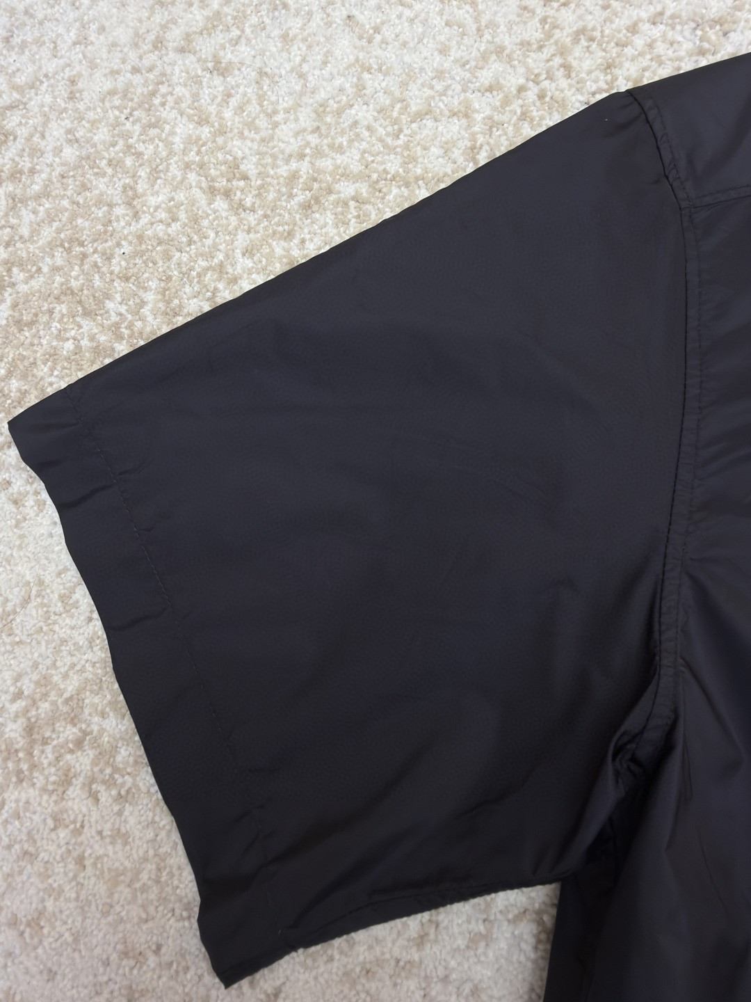 PRADA 普拉达 极简再生尼龙短袖衬衫 外套 黑色 A7 SC758-1WQ9-F0002-S-OOO