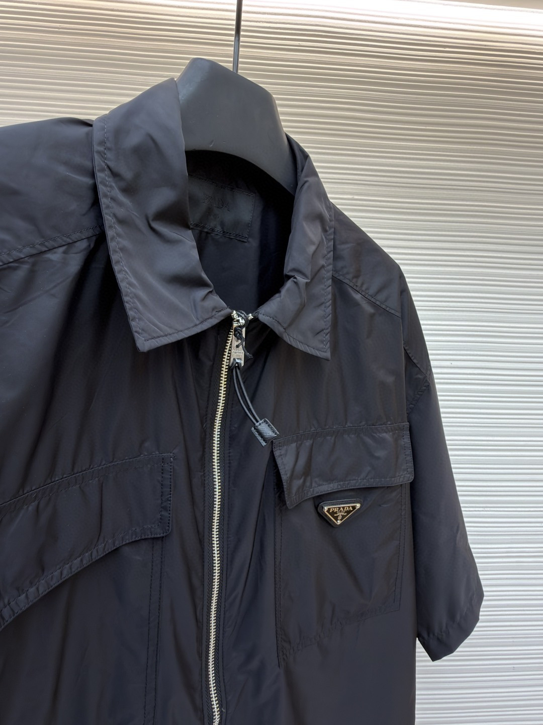 PRADA 普拉达 极简再生尼龙短袖衬衫 外套 黑色 A7 SC758-1WQ9-F0002-S-OOO