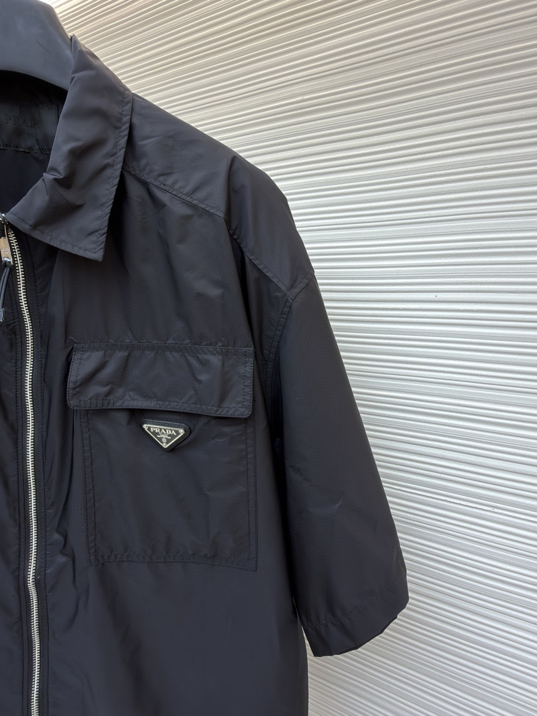 PRADA 普拉达 极简再生尼龙短袖衬衫 外套 黑色 A7 SC758-1WQ9-F0002-S-OOO