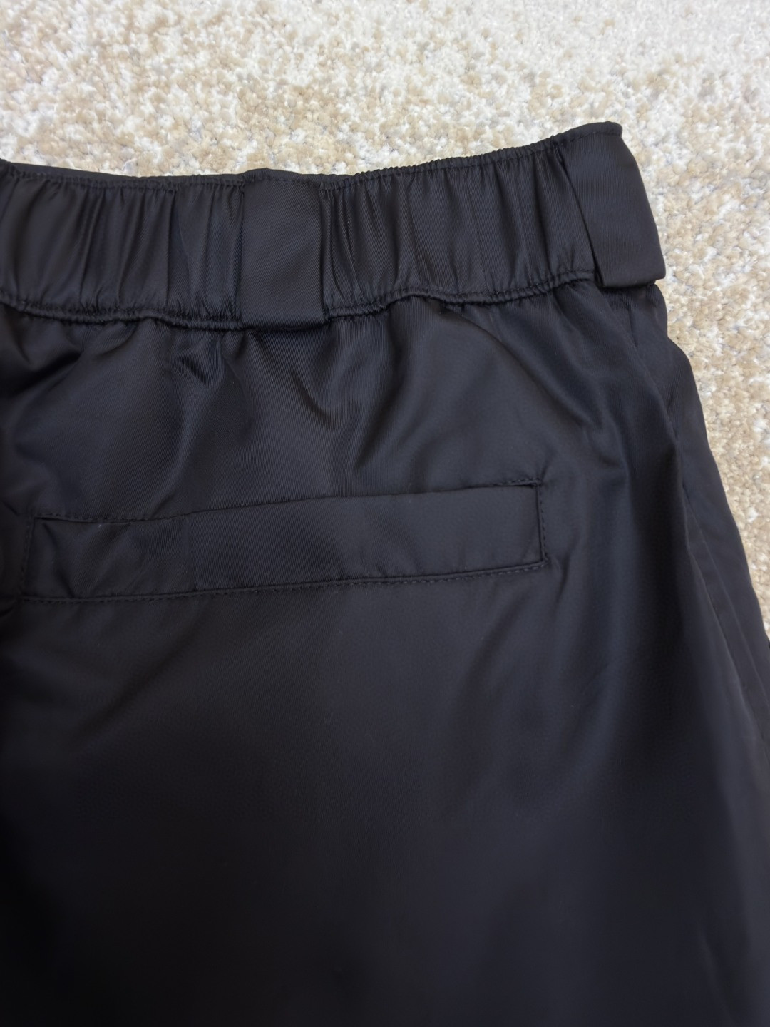 PRADA 普拉达 再生尼龙松紧腰工装短裤 休闲裤 裤子 短裤 黑色 B0