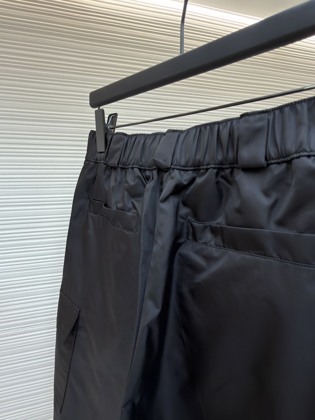 PRADA 普拉达 再生尼龙松紧腰工装短裤 休闲裤 裤子 短裤 黑色 B0