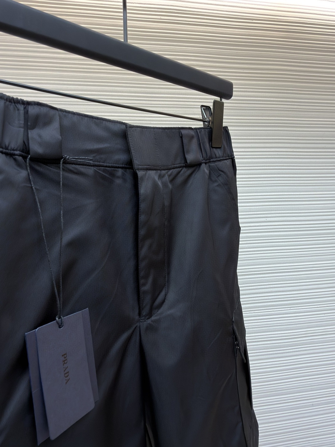 PRADA 普拉达 再生尼龙松紧腰工装短裤 休闲裤 裤子 短裤 黑色 B0