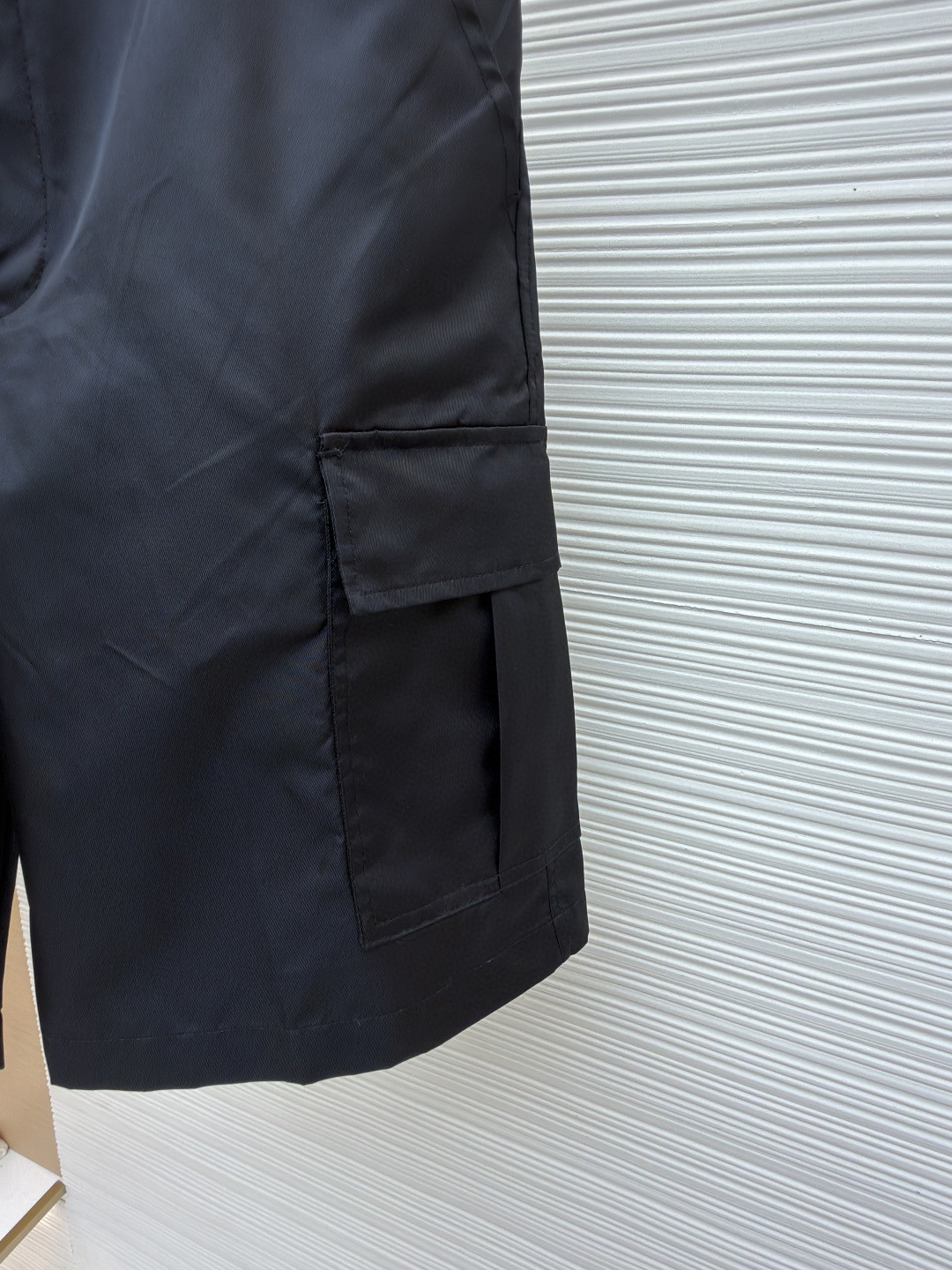 PRADA 普拉达 再生尼龙松紧腰工装短裤 休闲裤 裤子 短裤 黑色 B0