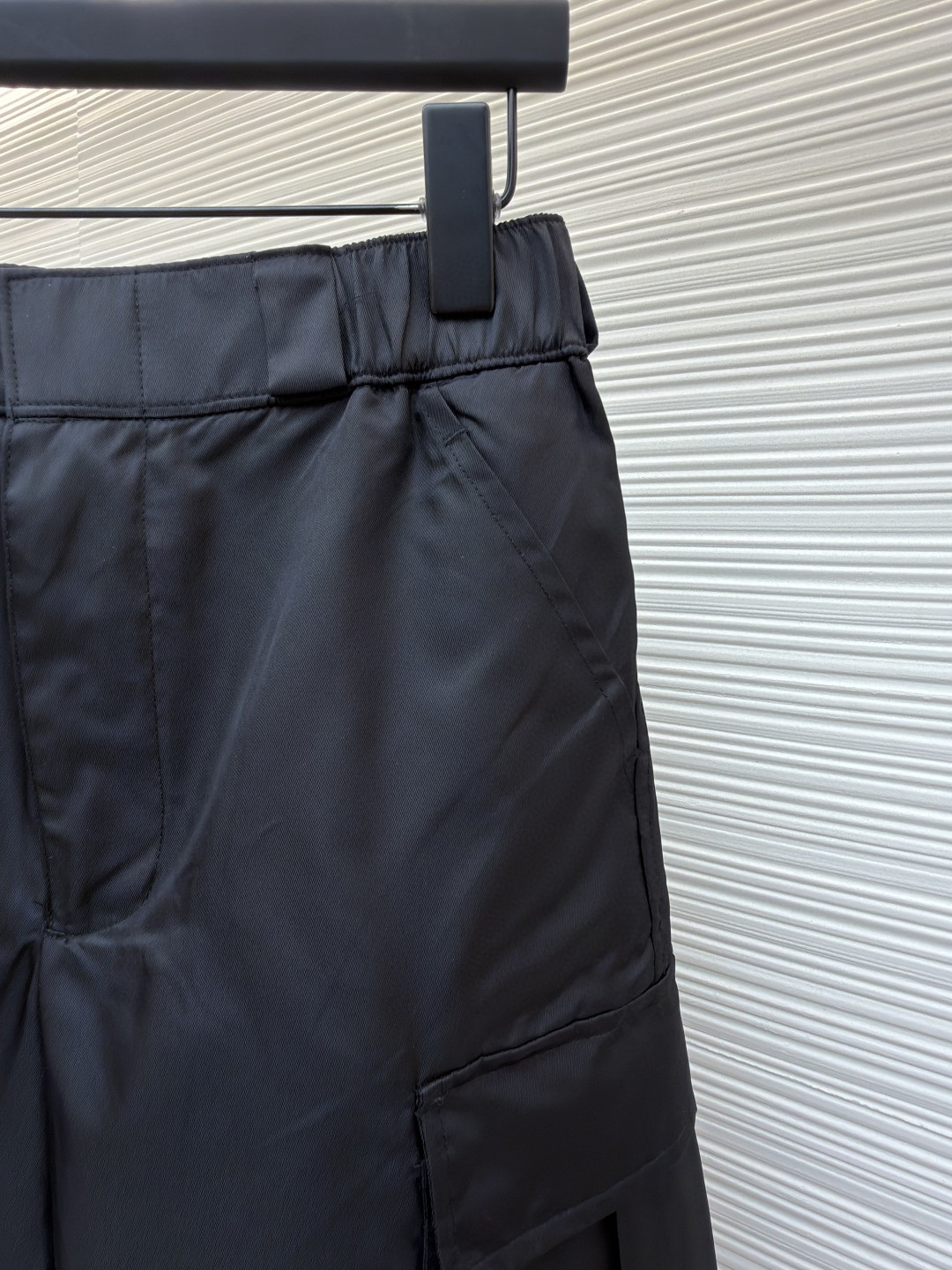 PRADA 普拉达 再生尼龙松紧腰工装短裤 休闲裤 裤子 短裤 黑色 B0