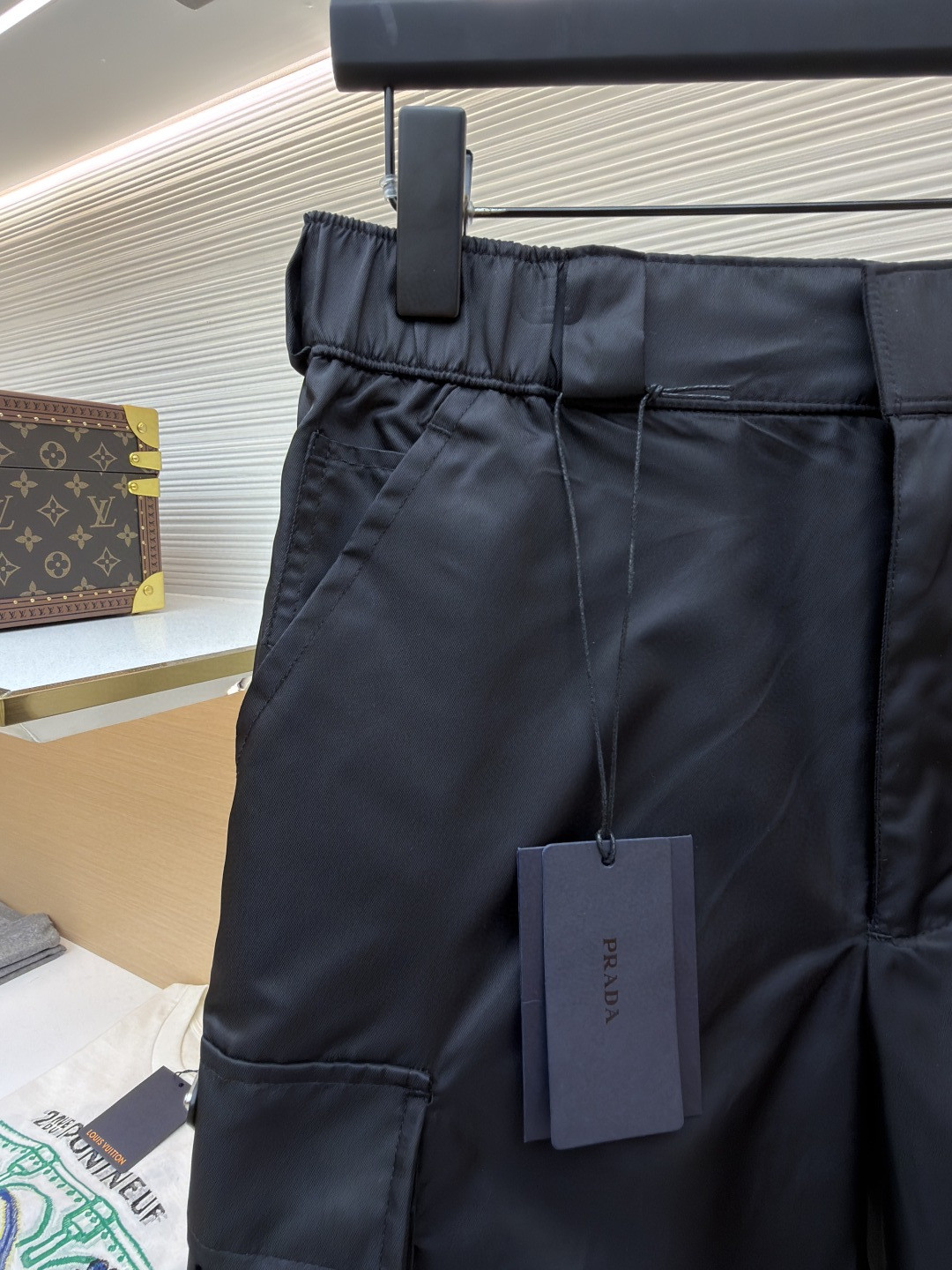 PRADA 普拉达 再生尼龙松紧腰工装短裤 休闲裤 裤子 短裤 黑色 B0