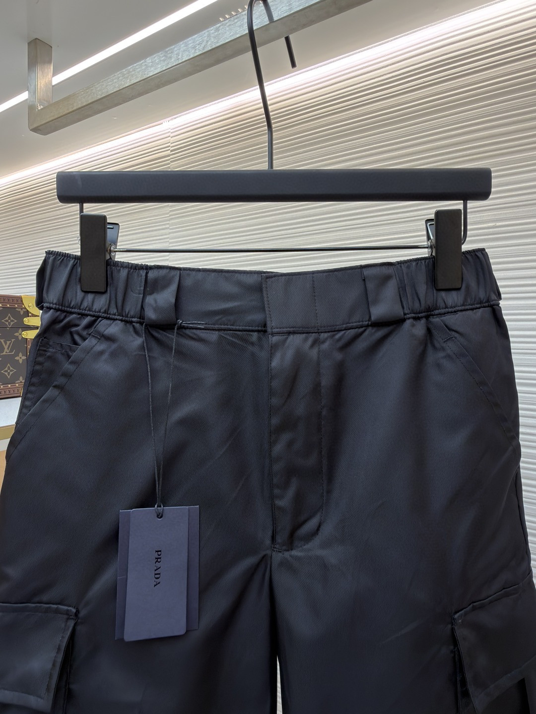 PRADA 普拉达 再生尼龙松紧腰工装短裤 休闲裤 裤子 短裤 黑色 B0