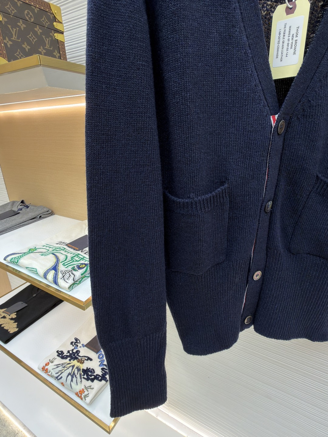 THOM BROWNE 后背小马图案V领开衫 针织衫 毛衣 外套 长袖 海军蓝 B0 MKC624A-Y1029-415