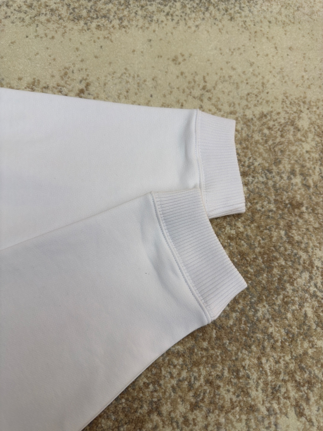 Acne Studios 胸前徽标圆领卫衣 T恤 长袖 白色 黑色 A5 CI0169-900