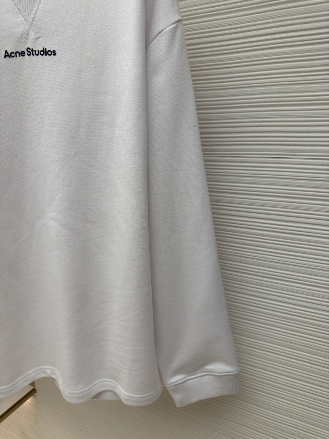 Acne Studios 胸前徽标圆领卫衣 T恤 长袖 白色 黑色 A5 CI0169-900