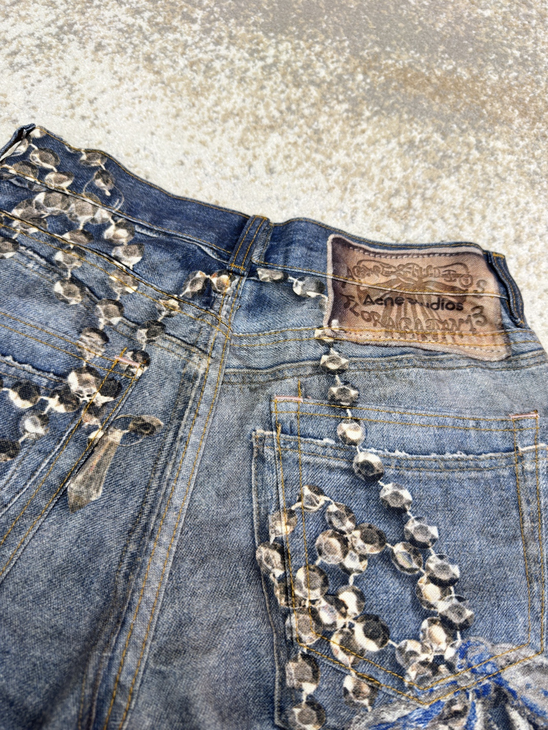 Acne Studios 水晶蝴蝶结3D错视小熊印花牛仔裤 长裤 裤子 蓝色 B0 CK0135-AUZ142