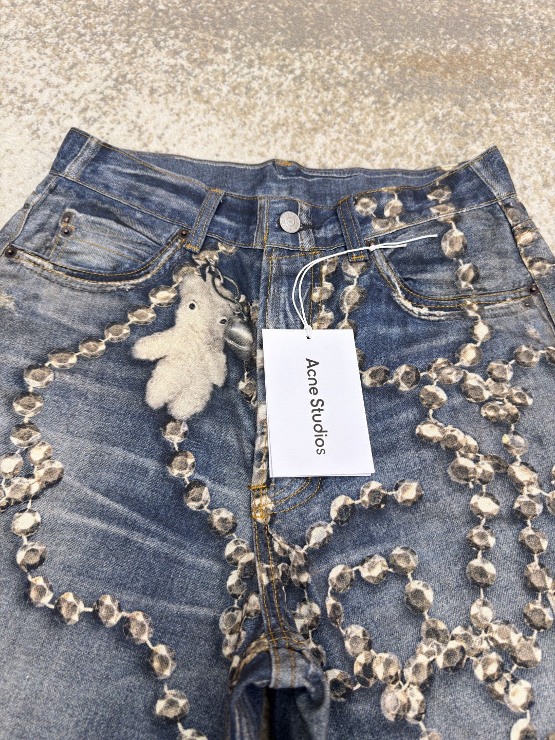 Acne Studios 水晶蝴蝶结3D错视小熊印花牛仔裤 长裤 裤子 蓝色 B0 CK0135-AUZ142