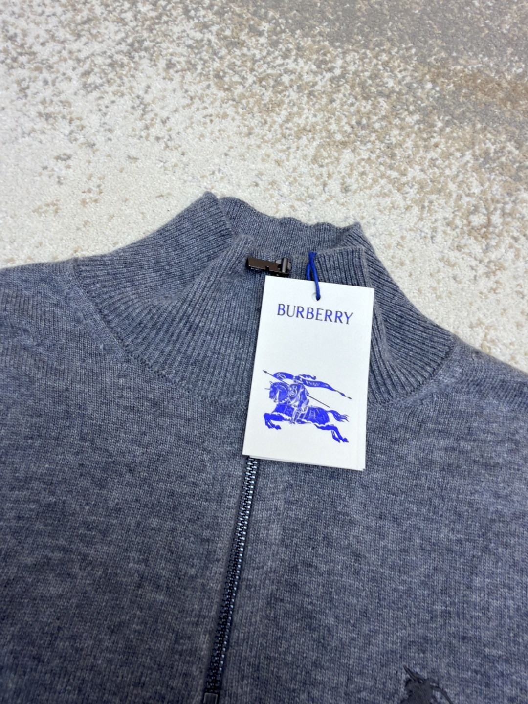 Burberry 巴宝莉 刺绣半拉链高领针织衫 毛衣 长袖 外套 灰色 蓝色 B0 81121321