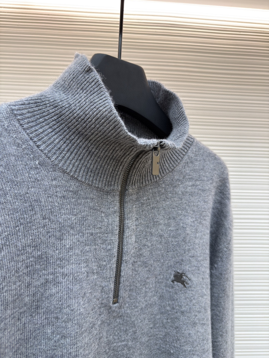 Burberry 巴宝莉 刺绣半拉链高领针织衫 毛衣 长袖 外套 灰色 蓝色 B0 81121321