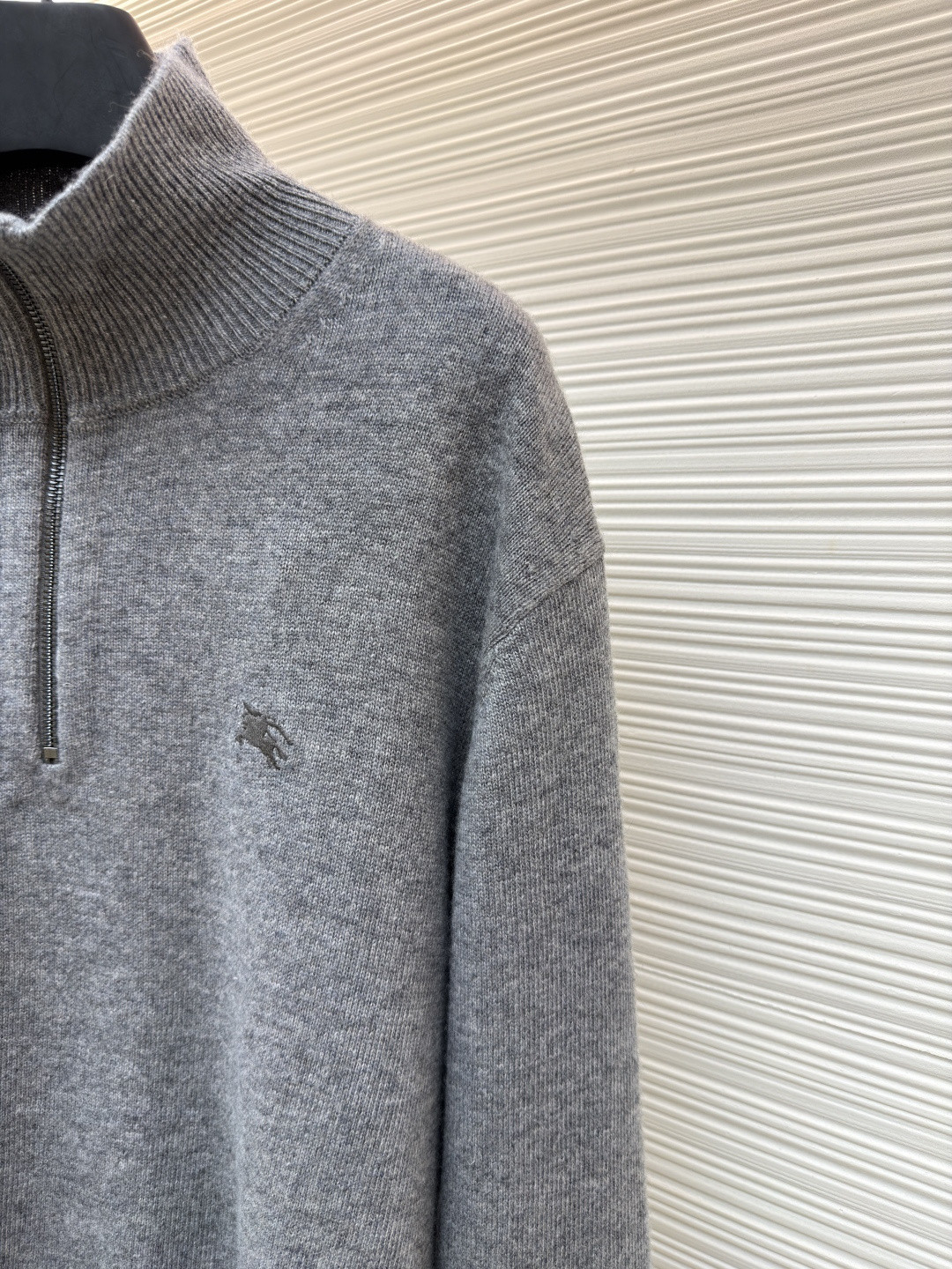 Burberry 巴宝莉 刺绣半拉链高领针织衫 毛衣 长袖 外套 灰色 蓝色 B0 81121321