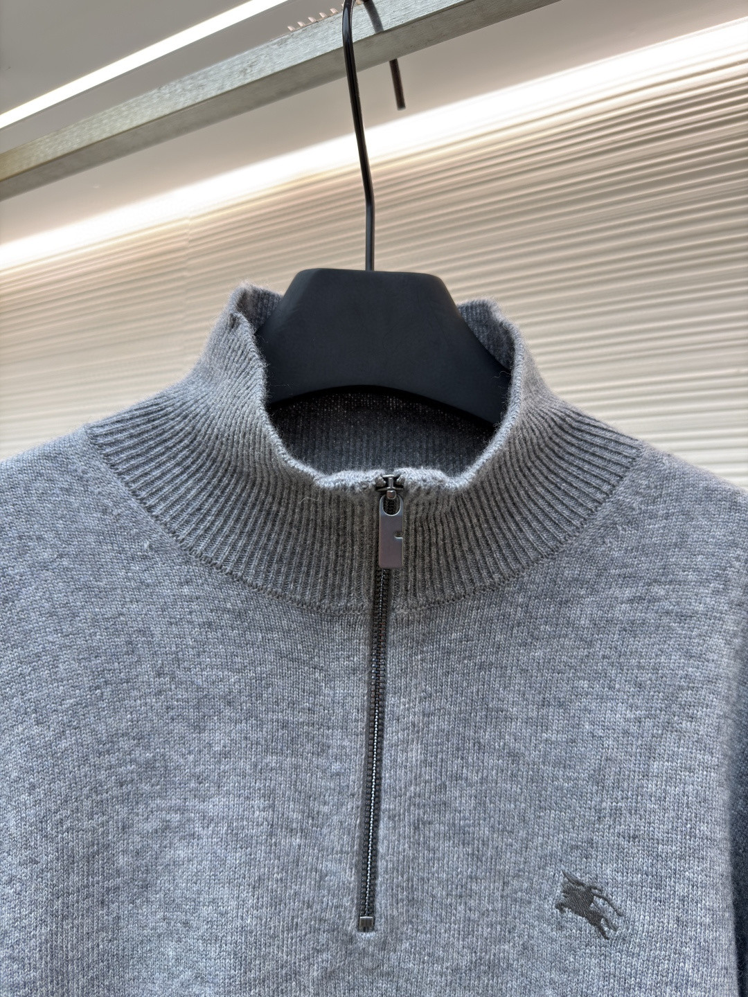 Burberry 巴宝莉 刺绣半拉链高领针织衫 毛衣 长袖 外套 灰色 蓝色 B0 81121321