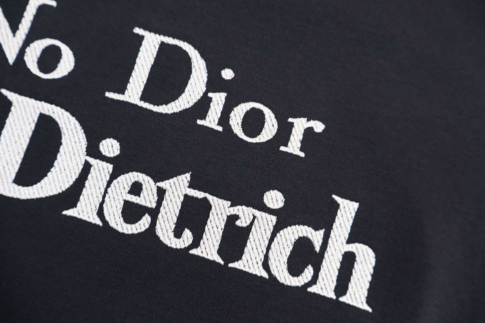 DIOR 迪奥 宣言刺绣圆领T恤 短袖 白色 黑色 A0 693J661A3282-C981