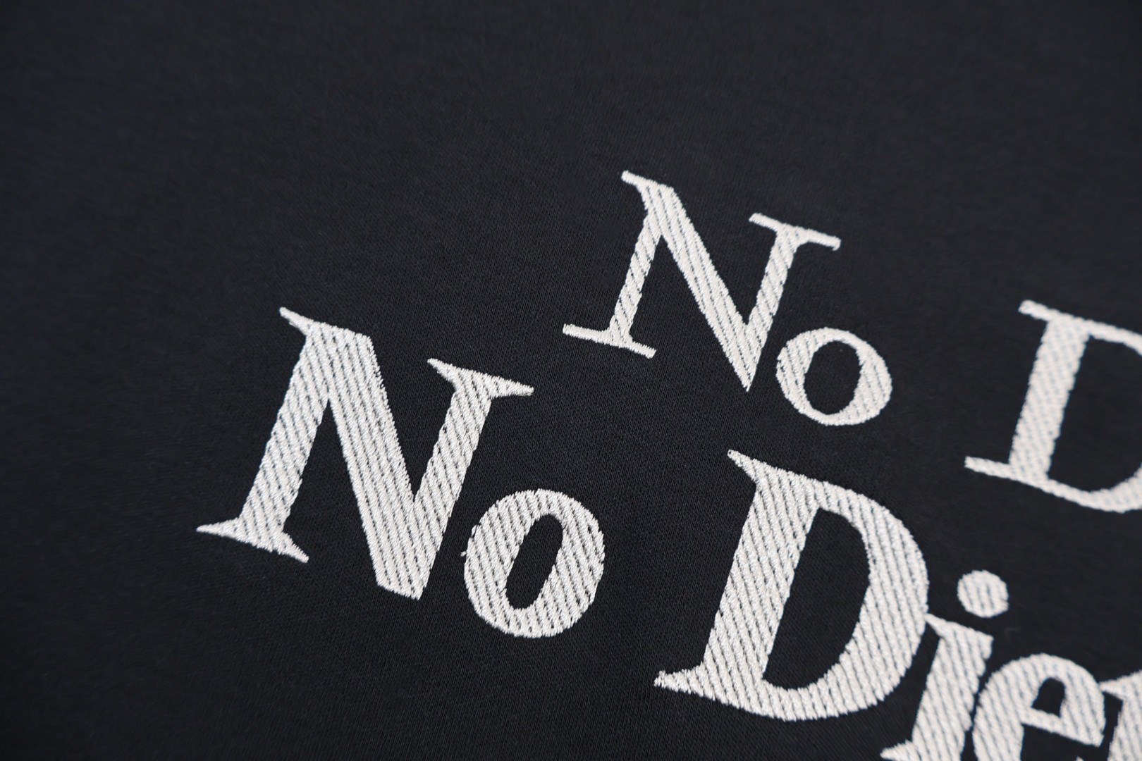 DIOR 迪奥 宣言刺绣圆领T恤 短袖 白色 黑色 A0 693J661A3282-C981