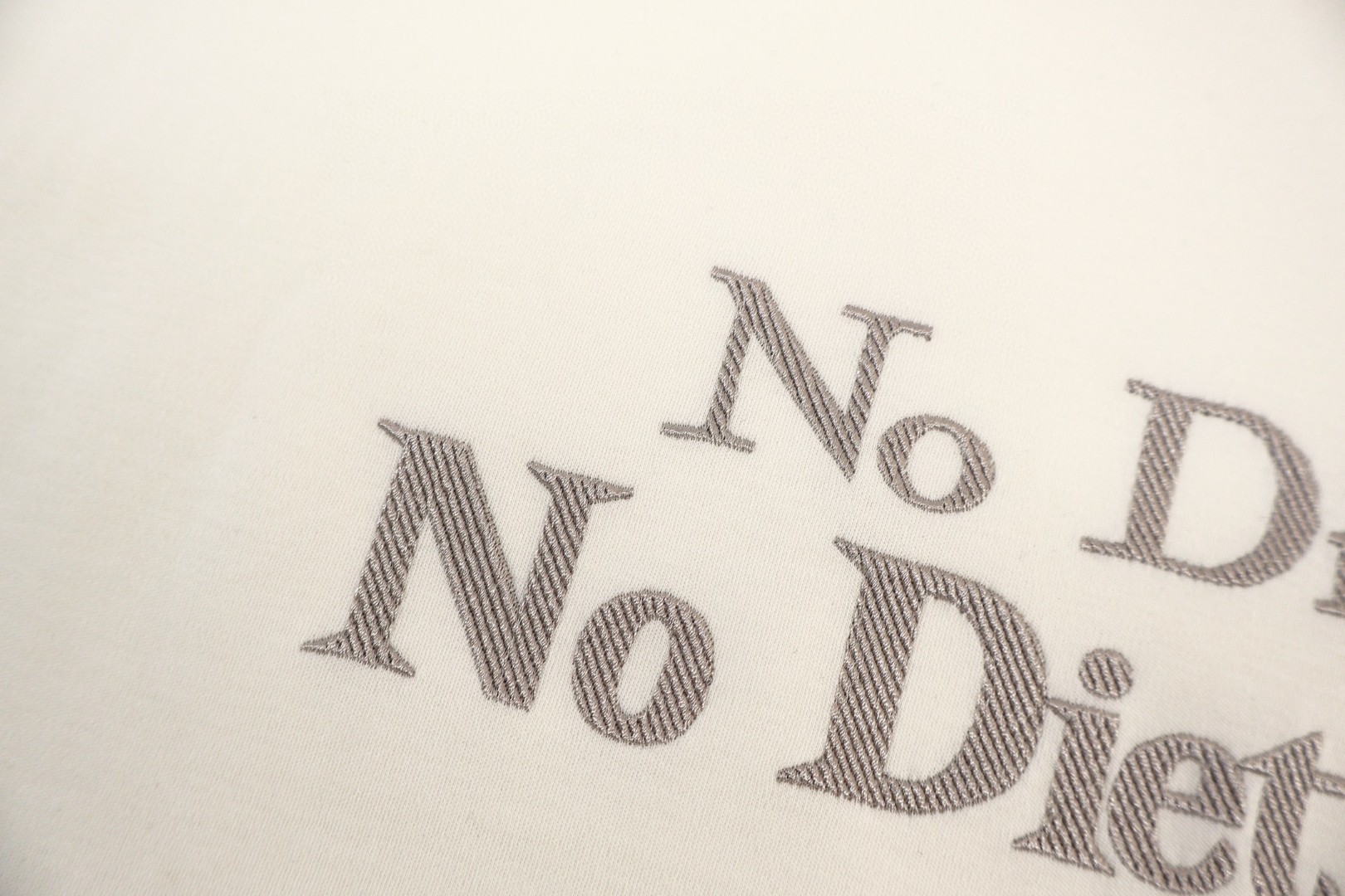 DIOR 迪奥 宣言刺绣圆领T恤 短袖 白色 黑色 A0 693J661A3282-C981