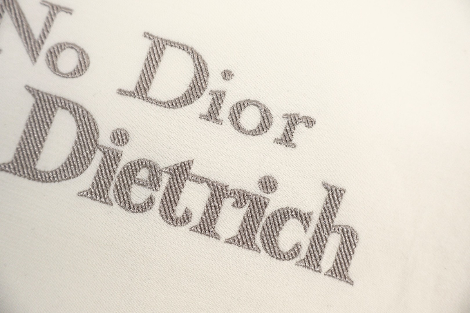 DIOR 迪奥 宣言刺绣圆领T恤 短袖 白色 黑色 A0 693J661A3282-C981