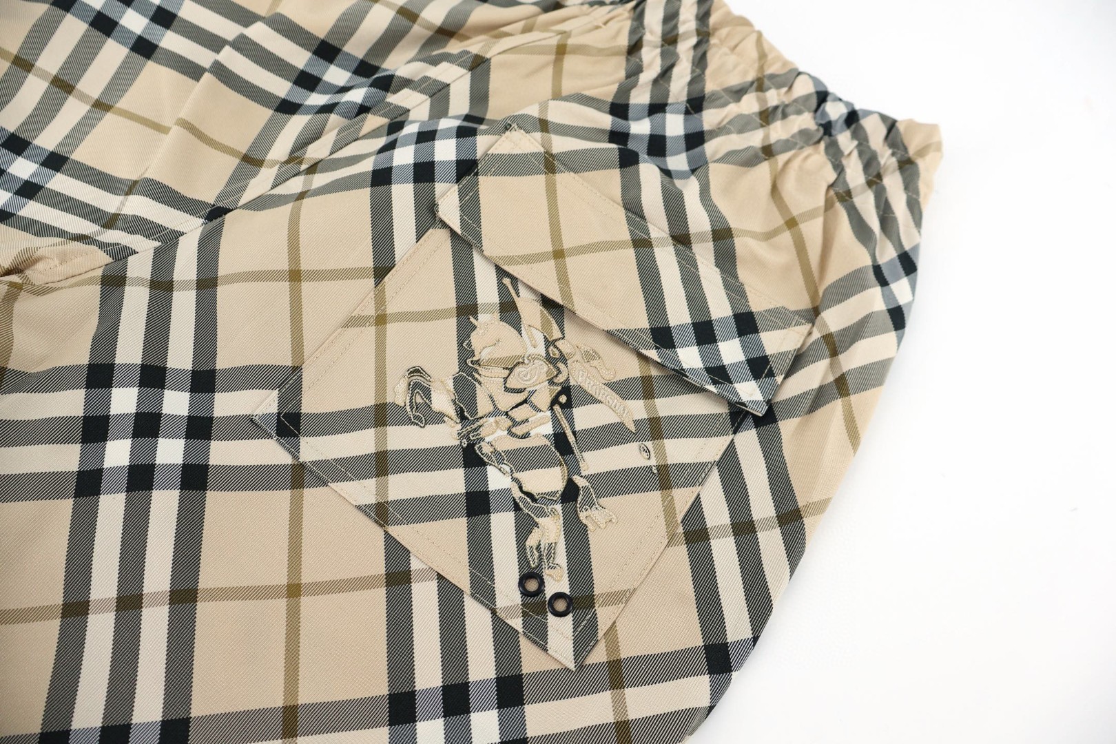 Burberry 巴宝莉 斜纹战马松紧腰沙滩短裤 裤子 五分裤 休闲裤 米色 卡其色 蓝色 A5 81055081