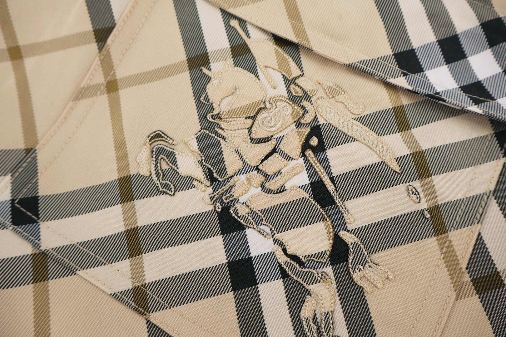 Burberry 巴宝莉 斜纹战马松紧腰沙滩短裤 裤子 五分裤 休闲裤 米色 卡其色 蓝色 A5 81055081