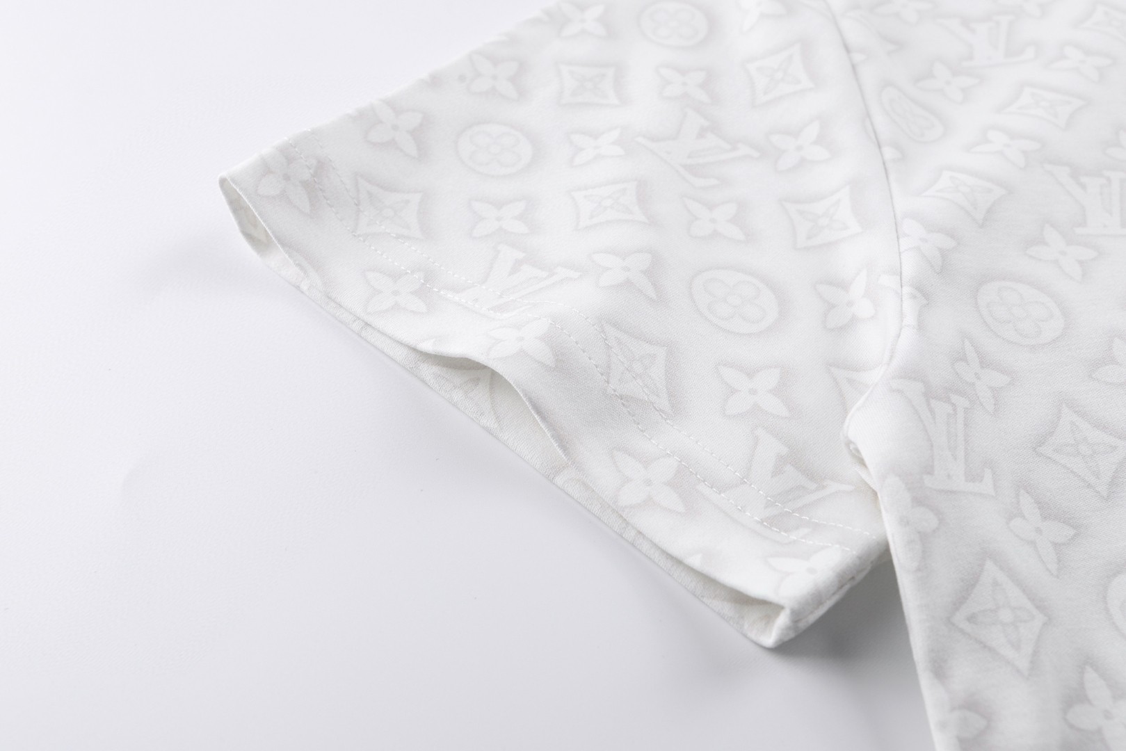 LOUIS VUITTON 路易威登 LV 老花满印T恤 短袖 白色 A0 1AJCB9