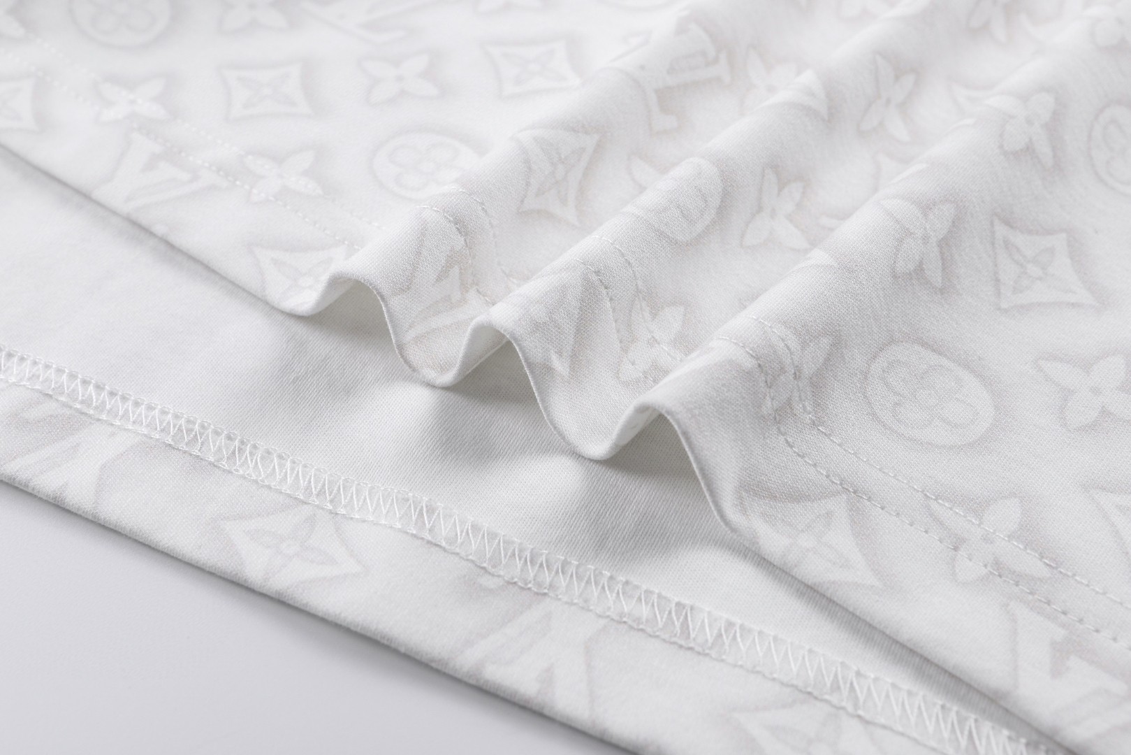 LOUIS VUITTON 路易威登 LV 老花满印T恤 短袖 白色 A0 1AJCB9