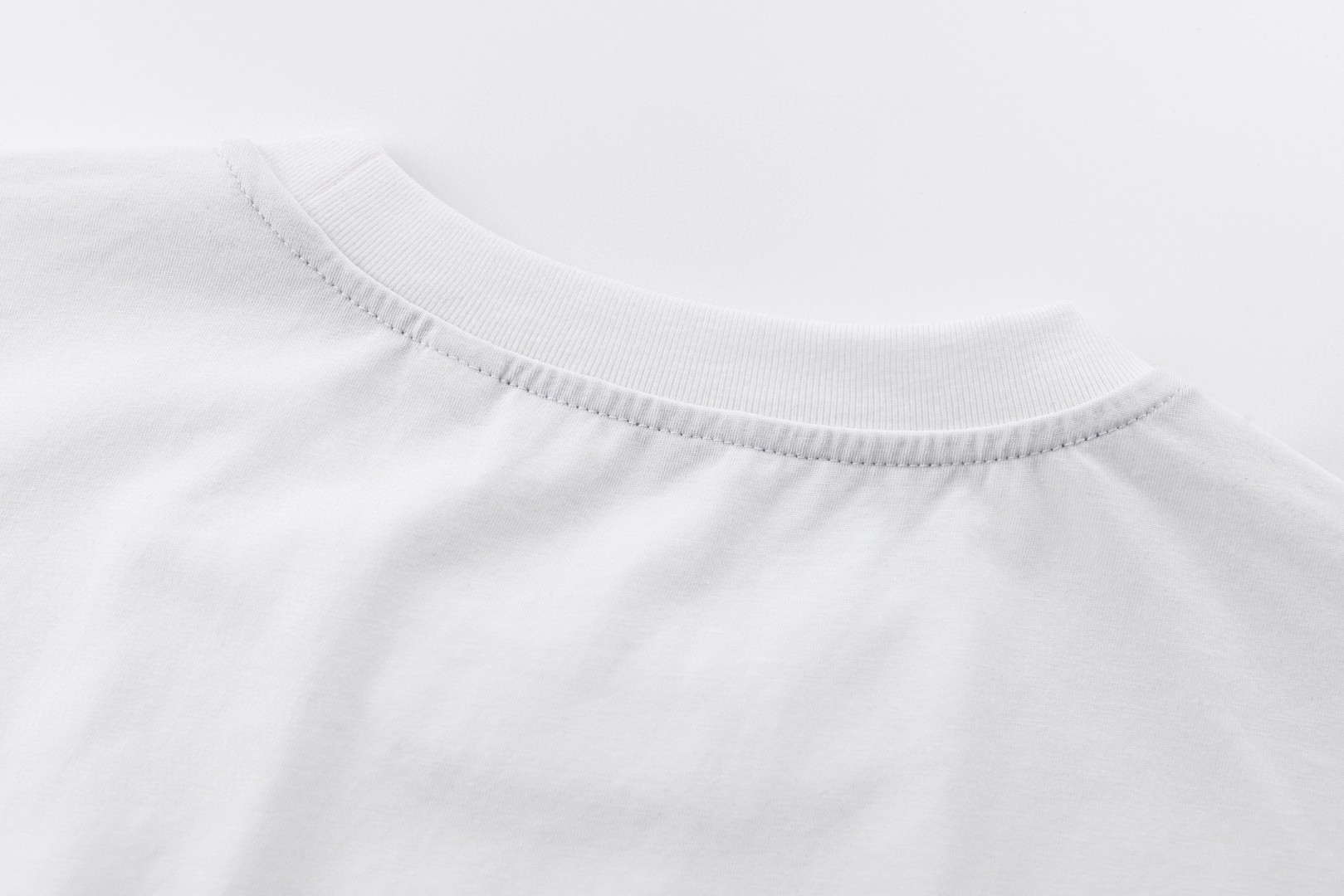 Burberry 巴宝莉  蓝马刺绣圆领T恤 短袖 夏季 白色 黑色 A0 80882951