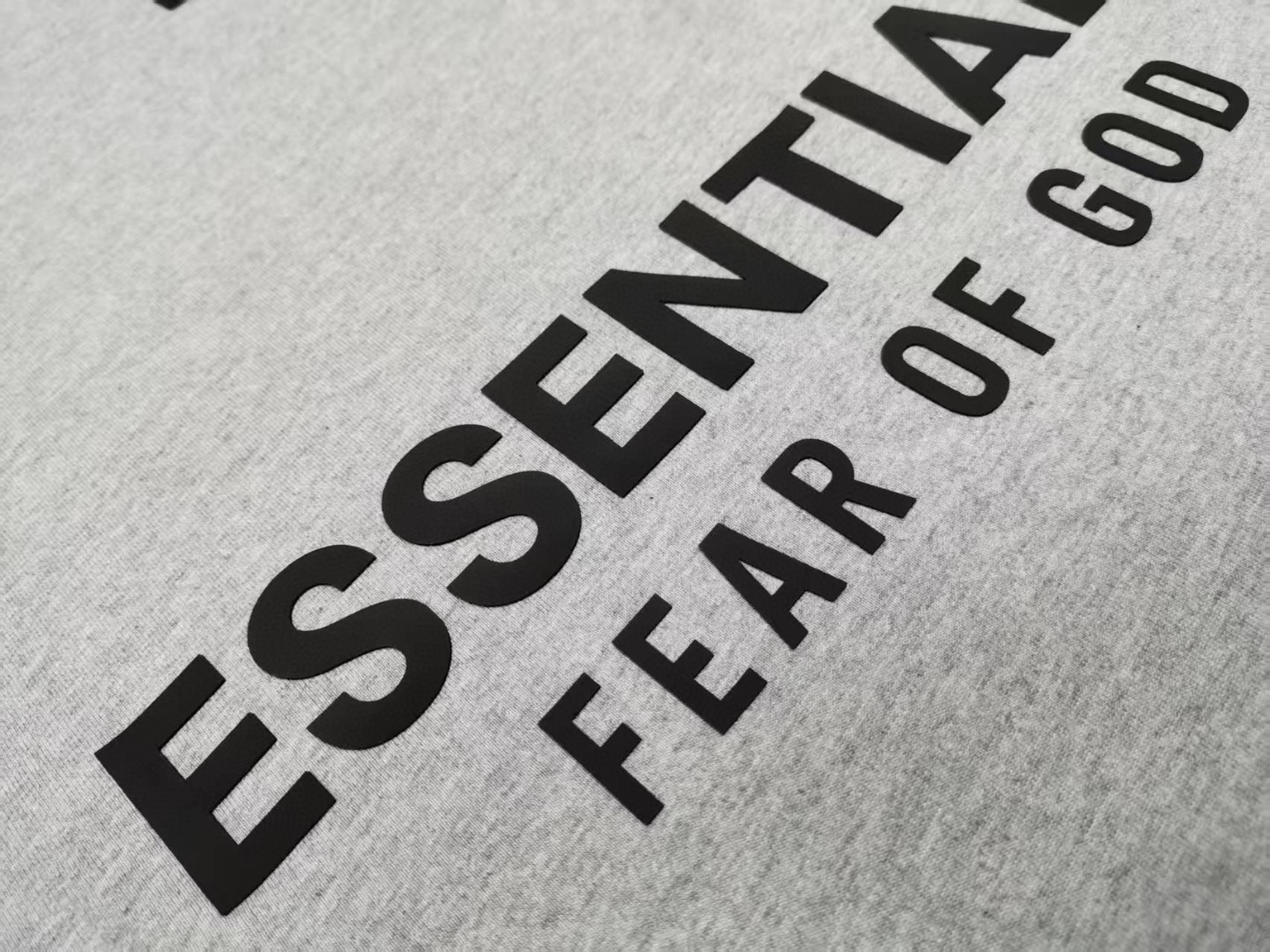 Fear of God Essentials HOLIDAY系列 字母印花圆领短袖 T恤 男女同款 夏款 浅雾灰 陨石黑 深雾灰