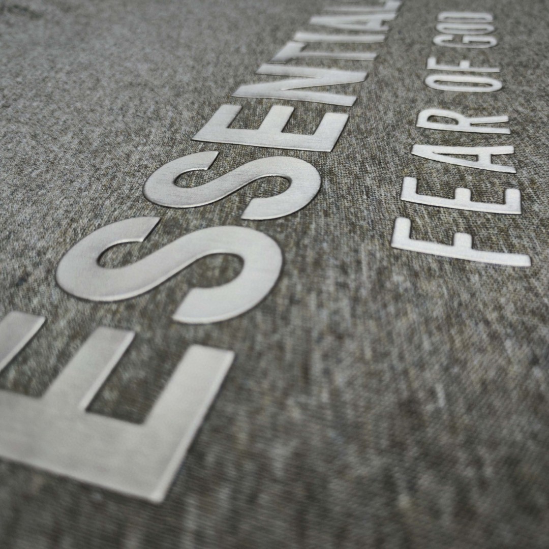 Fear of God Essentials 拉丝银硅胶字母印花圆领短袖 T恤 男女同款 夏款 黑色 燕麦色 希瑟灰