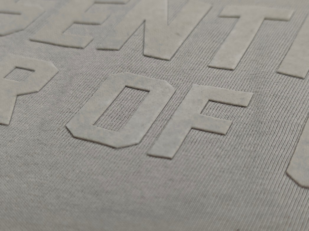 Fear of God Essentials 双排植绒字母印花圆领短袖 T恤 男女同款 夏款 珊瑚红 烟丝色 黑棕色 蛋壳白 烟灰色