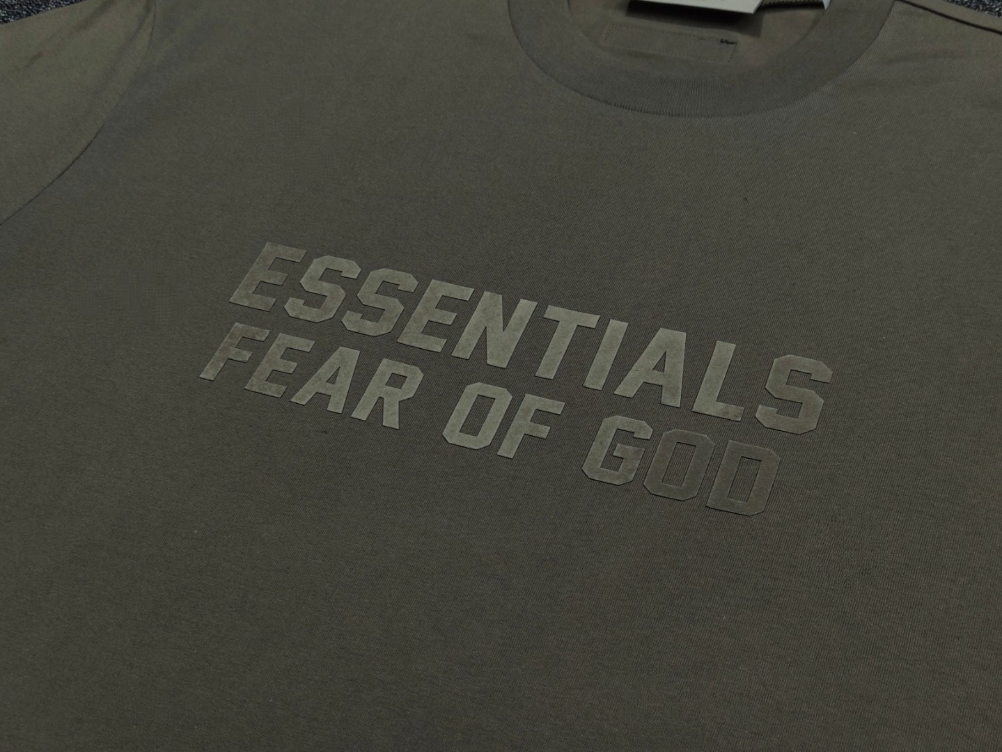 Fear of God Essentials 双排植绒字母印花圆领短袖 T恤 男女同款 夏款 珊瑚红 烟丝色 黑棕色 蛋壳白 烟灰色