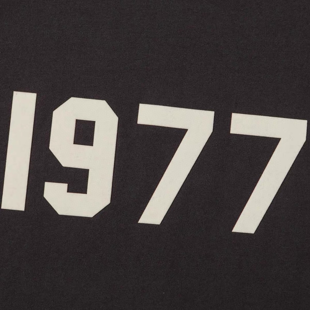 Fear of God Essentials 1977系列 植绒印花圆领短袖 T恤 男女同款 夏款 深麻灰 铁黑色