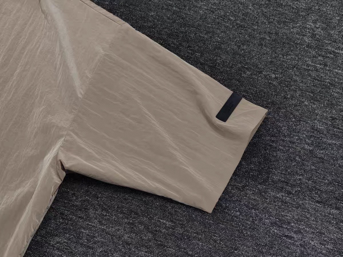 Fear of God Essentials 金属尼龙梭织落肩短袖 外套 男女同款 夏款 金属铜