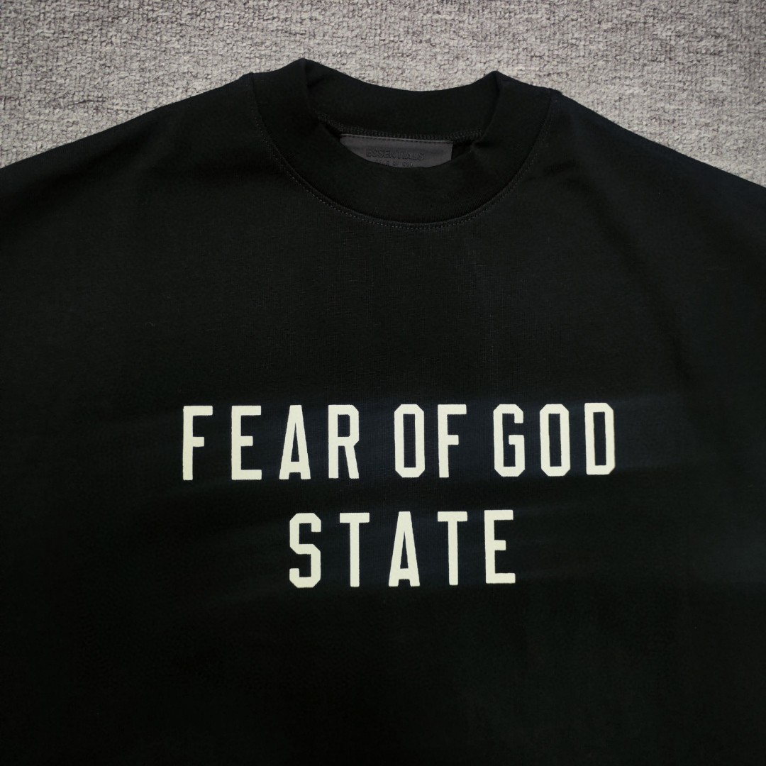 Fear of God Essentials HOLIDAY系列 字母印花圆领短袖 T恤 男女同款 夏款 曜石黑 幽兰紫