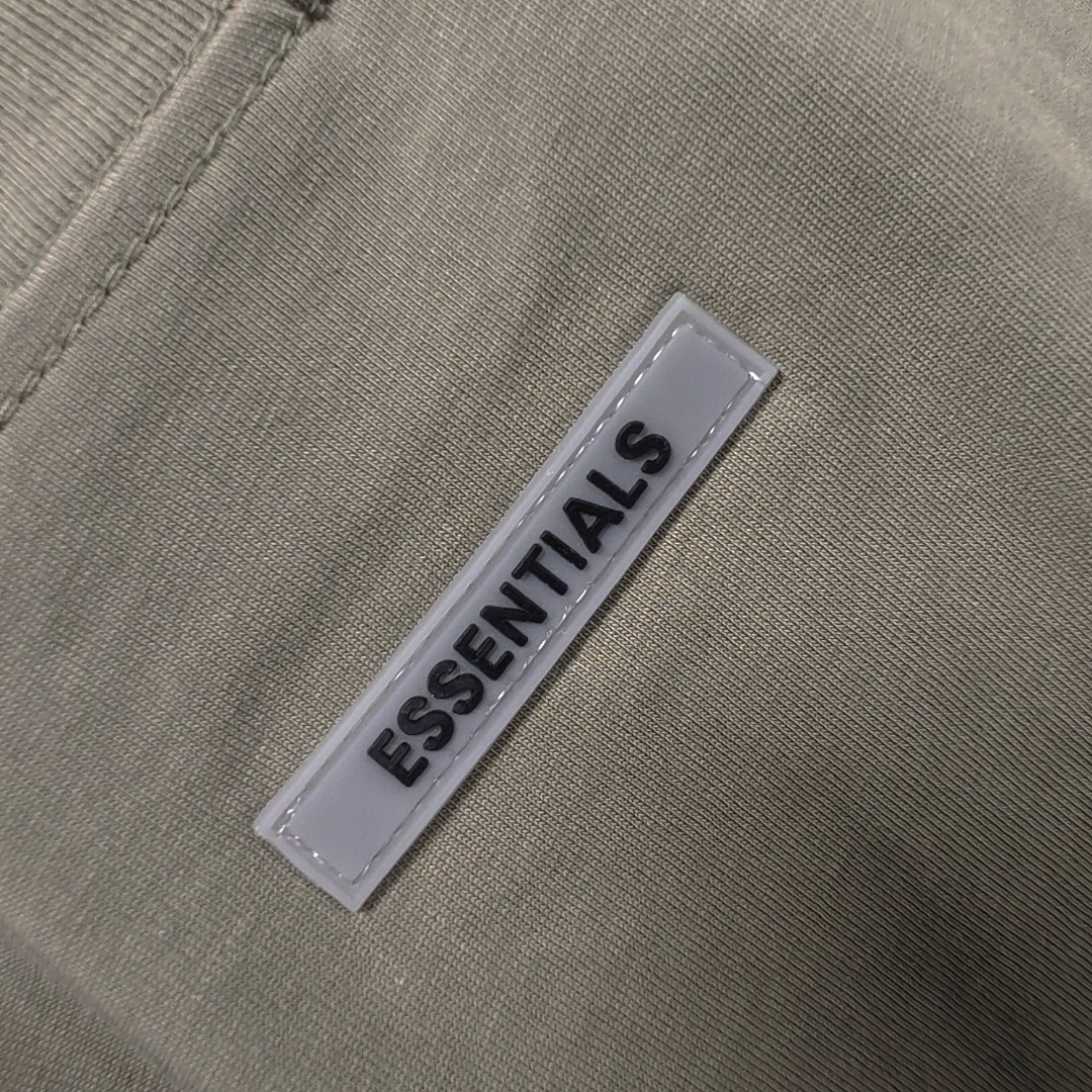 Fear of God Essentials 2026 复线黑标硅胶字母男女同款短袖 T恤 夏款 白色 炭灰色