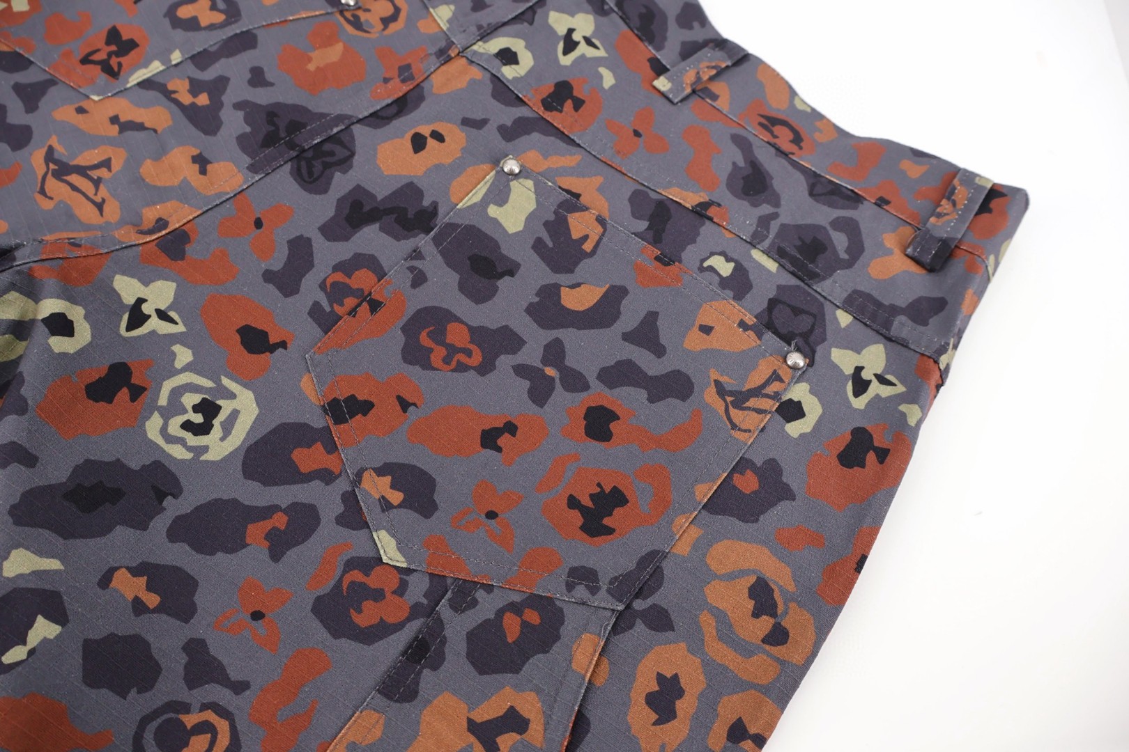 LOUIS VUITTON Nigo联名款印花短裤 五分裤 裤子 B0 1AIME7