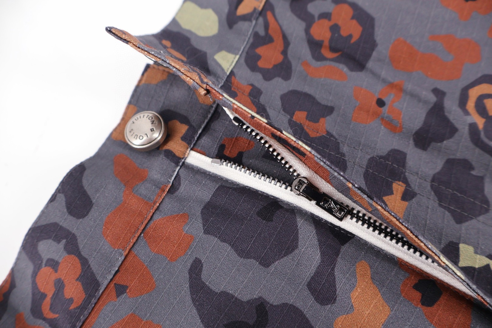 LOUIS VUITTON Nigo联名款印花短裤 五分裤 裤子 B0 1AIME7