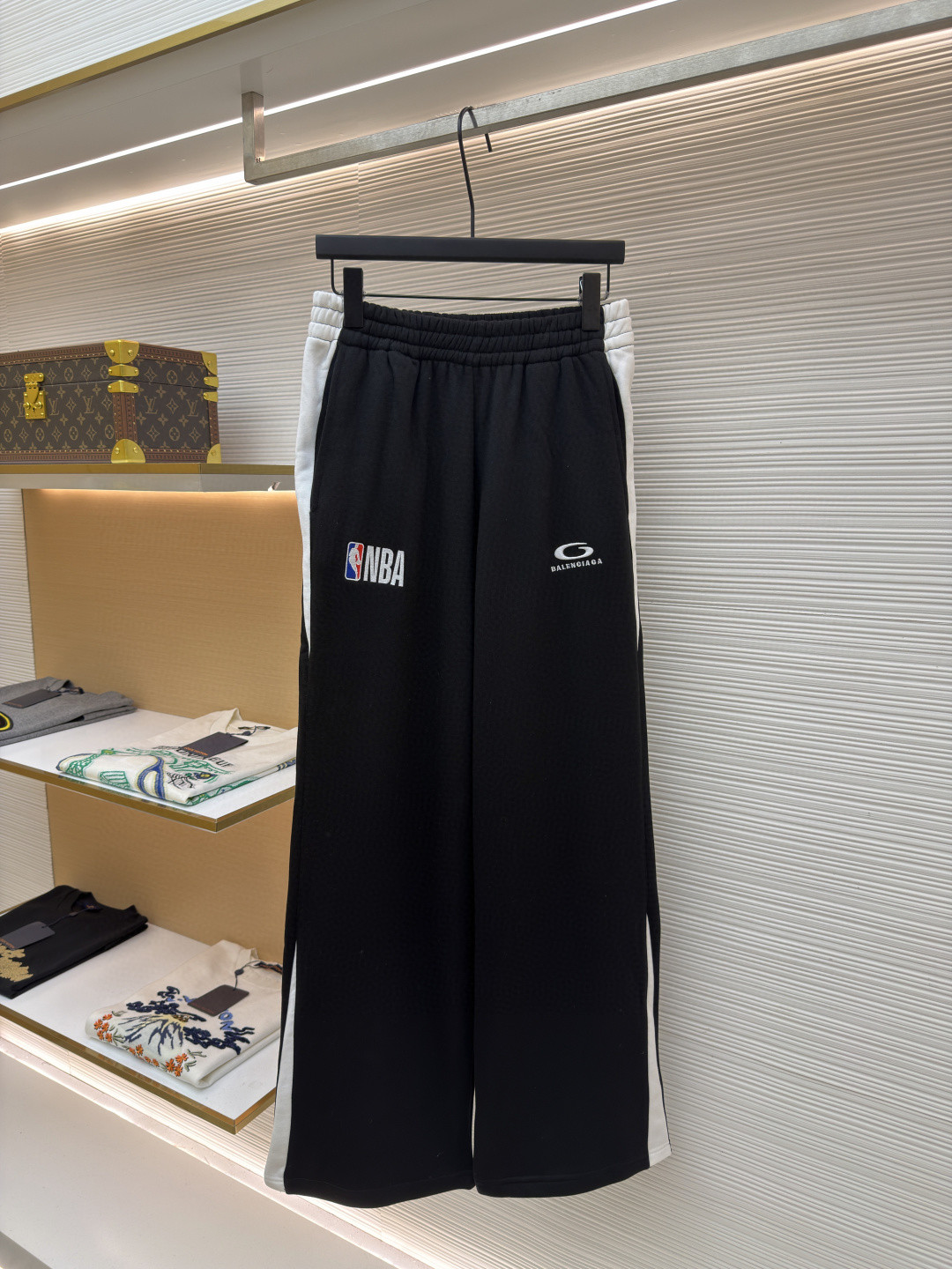 Balenciaga 巴黎世家 NBA联名款 刺绣松紧腰运动裤 长裤 裤子 休闲裤 黑色 B0 864873TTVV91070