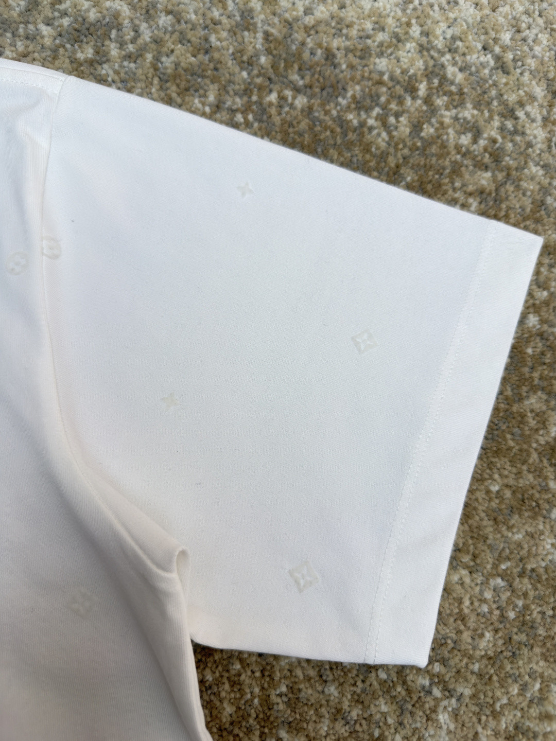 LOUIS VUITTON 路易威登 LV 植绒印花暗纹圆领T恤 短袖 白色 黑色 A0 