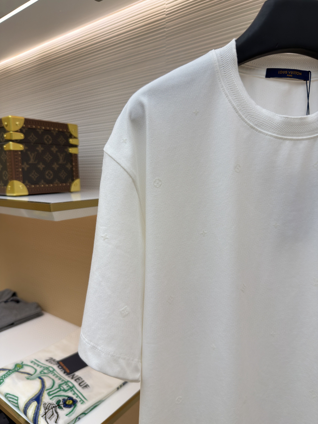 LOUIS VUITTON 路易威登 LV 植绒印花暗纹圆领T恤 短袖 白色 黑色 A0 