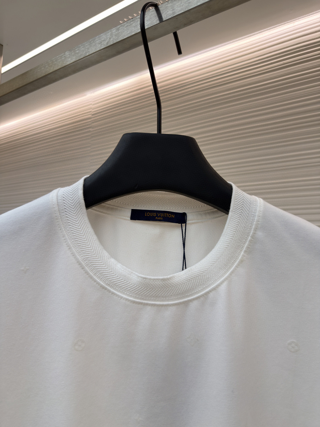 LOUIS VUITTON 路易威登 LV 植绒印花暗纹圆领T恤 短袖 白色 黑色 A0 