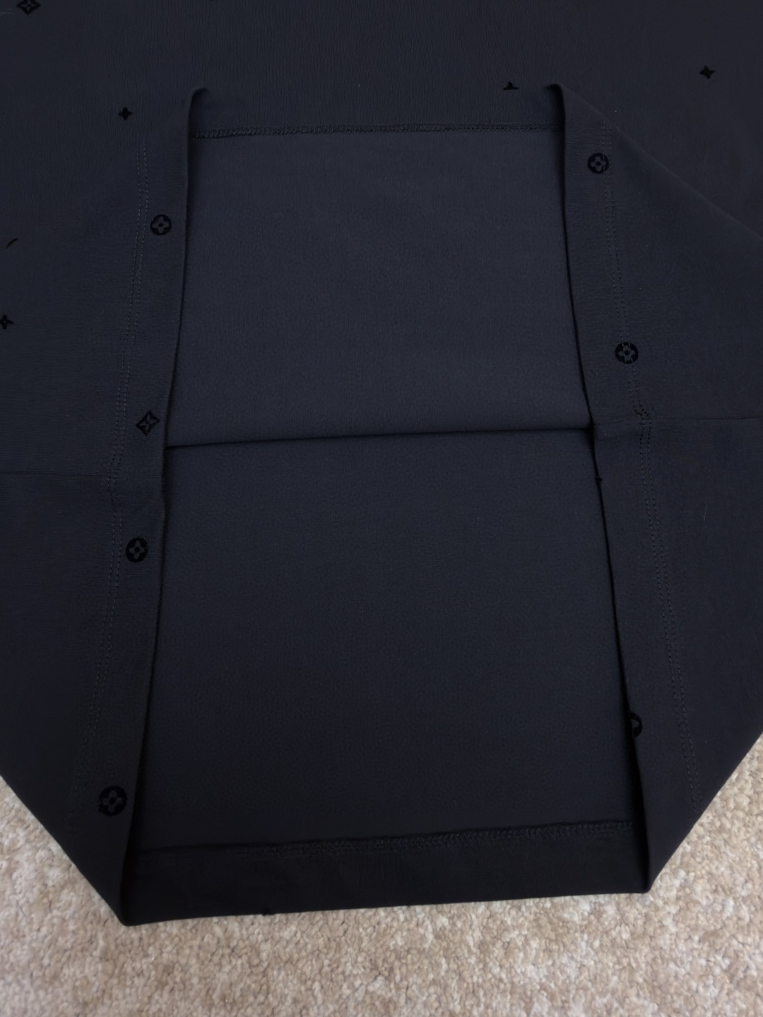 LOUIS VUITTON 路易威登 LV 植绒印花暗纹圆领T恤 短袖 白色 黑色 A0 