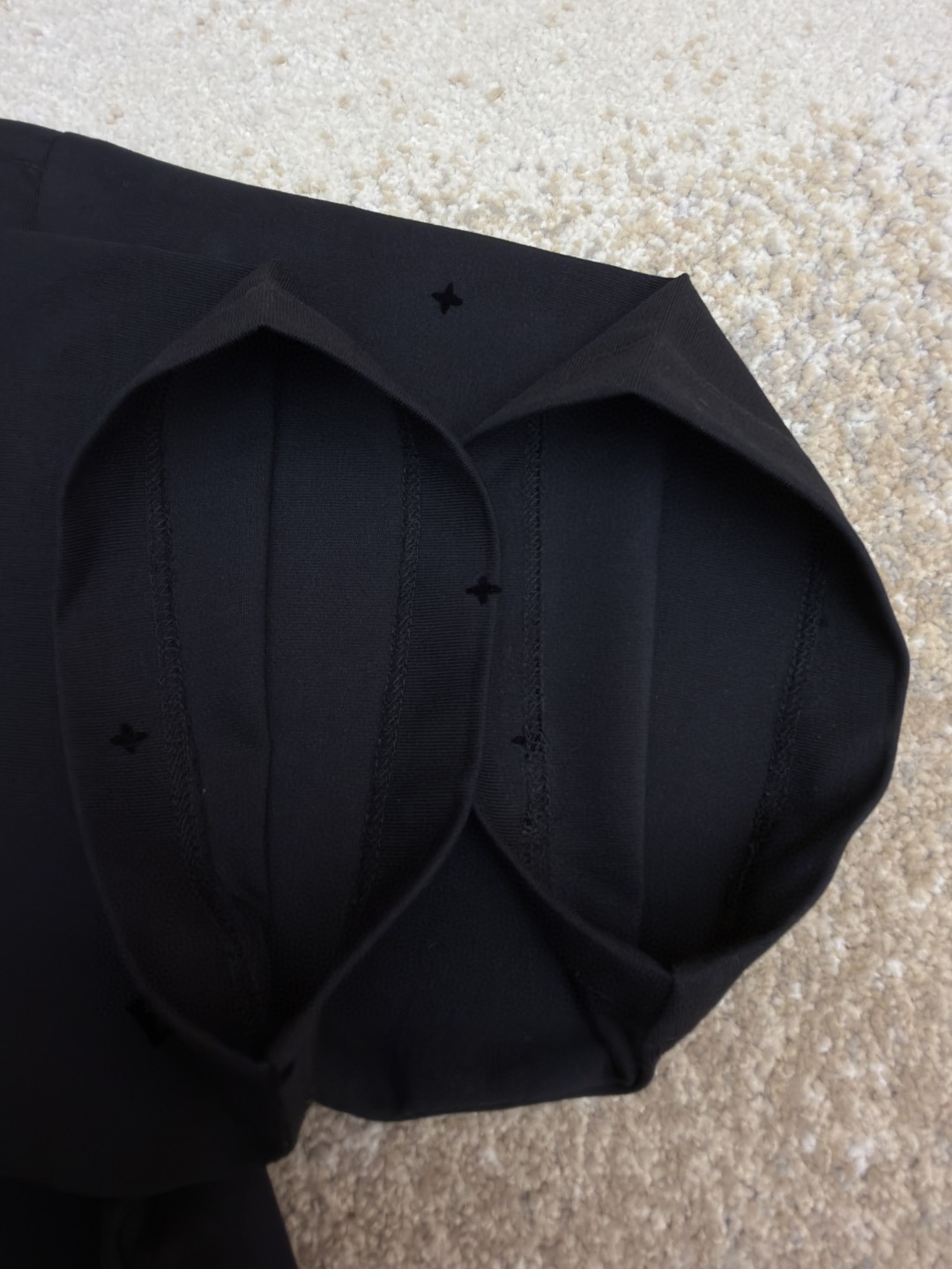 LOUIS VUITTON 路易威登 LV 植绒印花暗纹圆领T恤 短袖 白色 黑色 A0 