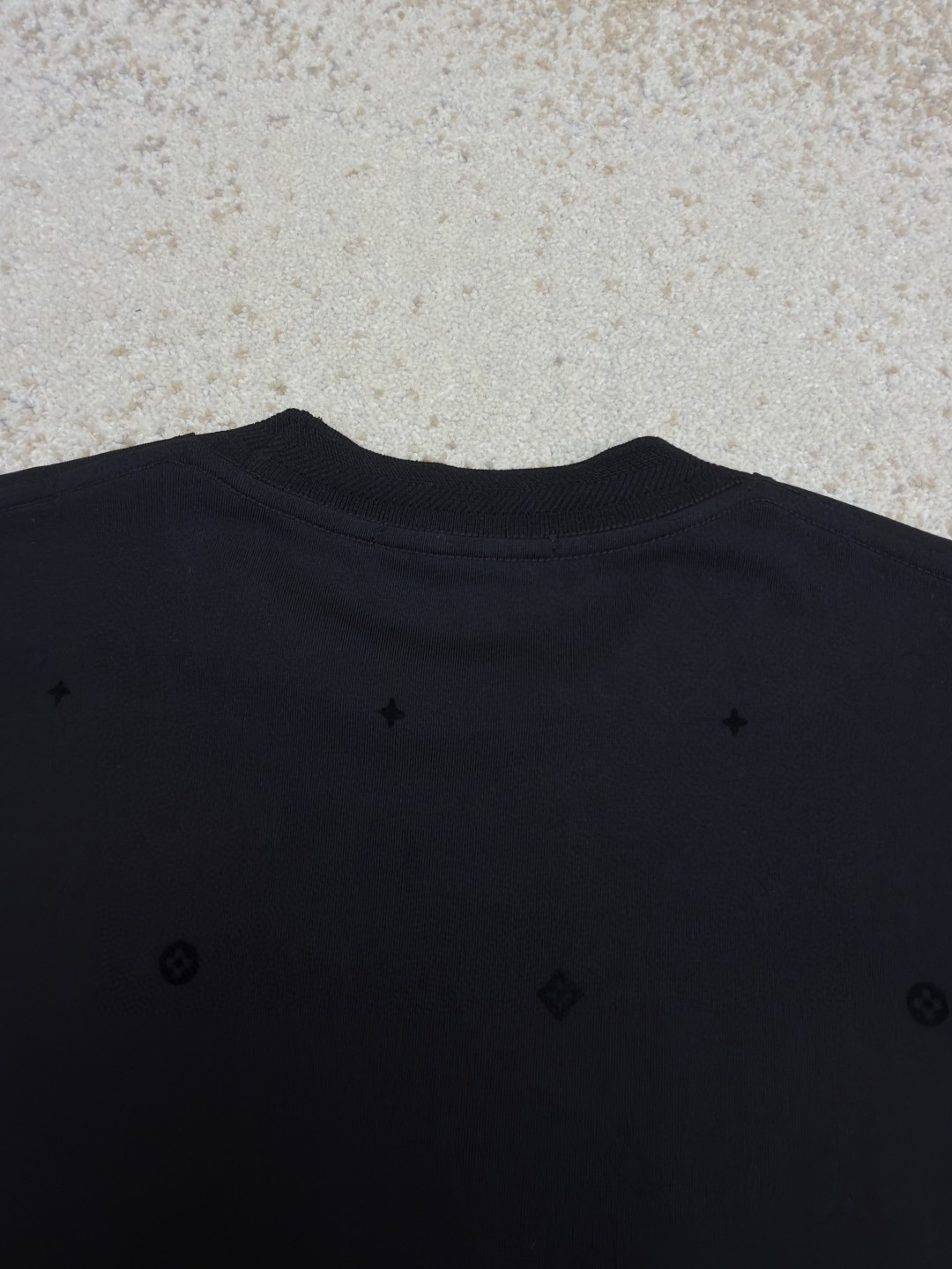 LOUIS VUITTON 路易威登 LV 植绒印花暗纹圆领T恤 短袖 白色 黑色 A0 