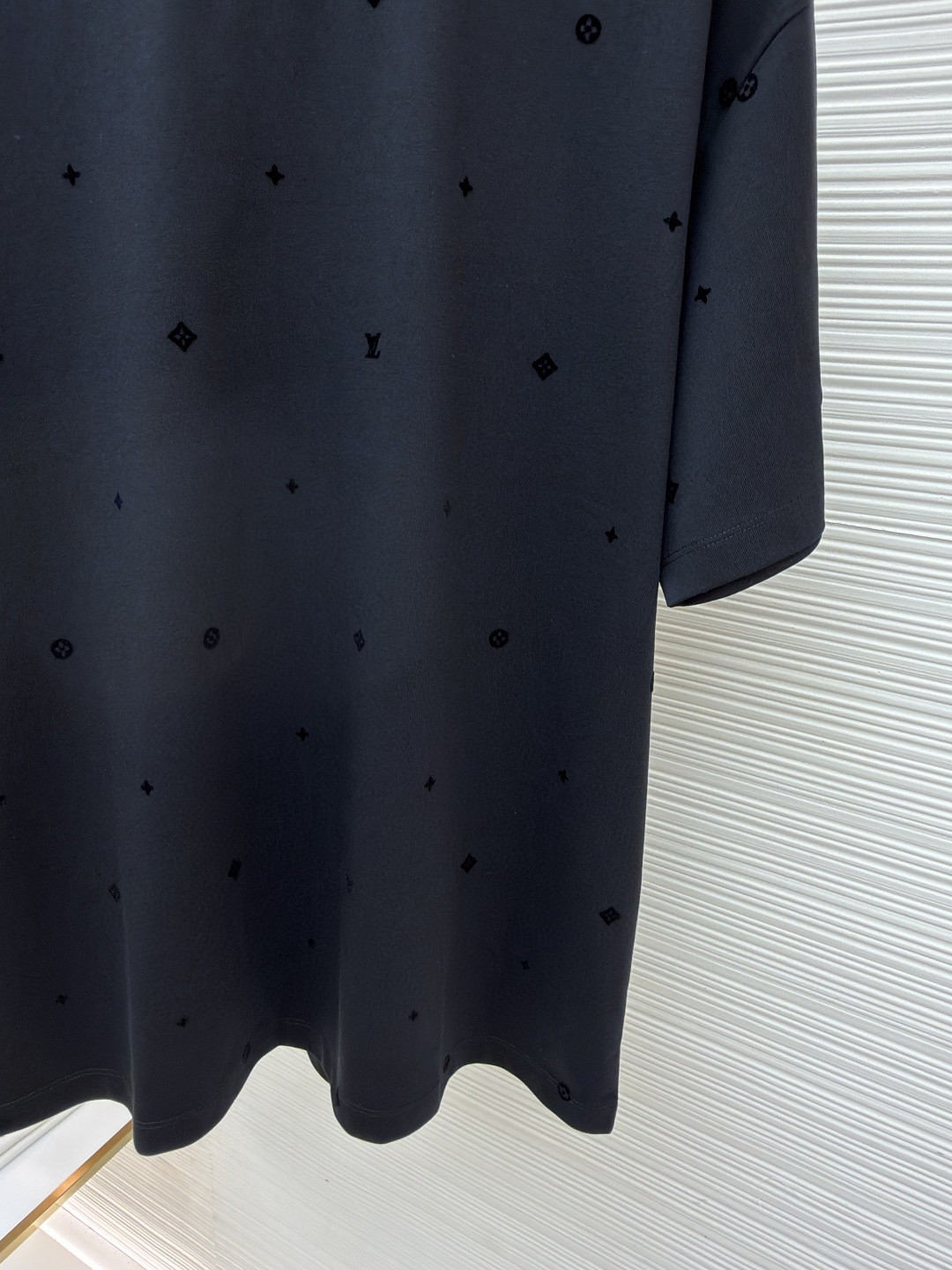 LOUIS VUITTON 路易威登 LV 植绒印花暗纹圆领T恤 短袖 白色 黑色 A0 