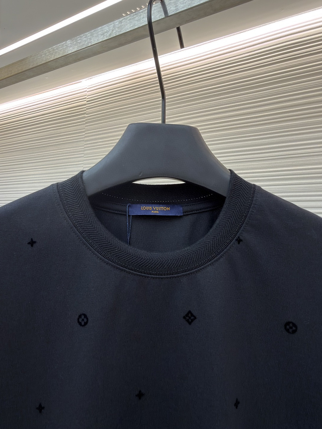 LOUIS VUITTON 路易威登 LV 植绒印花暗纹圆领T恤 短袖 白色 黑色 A0 