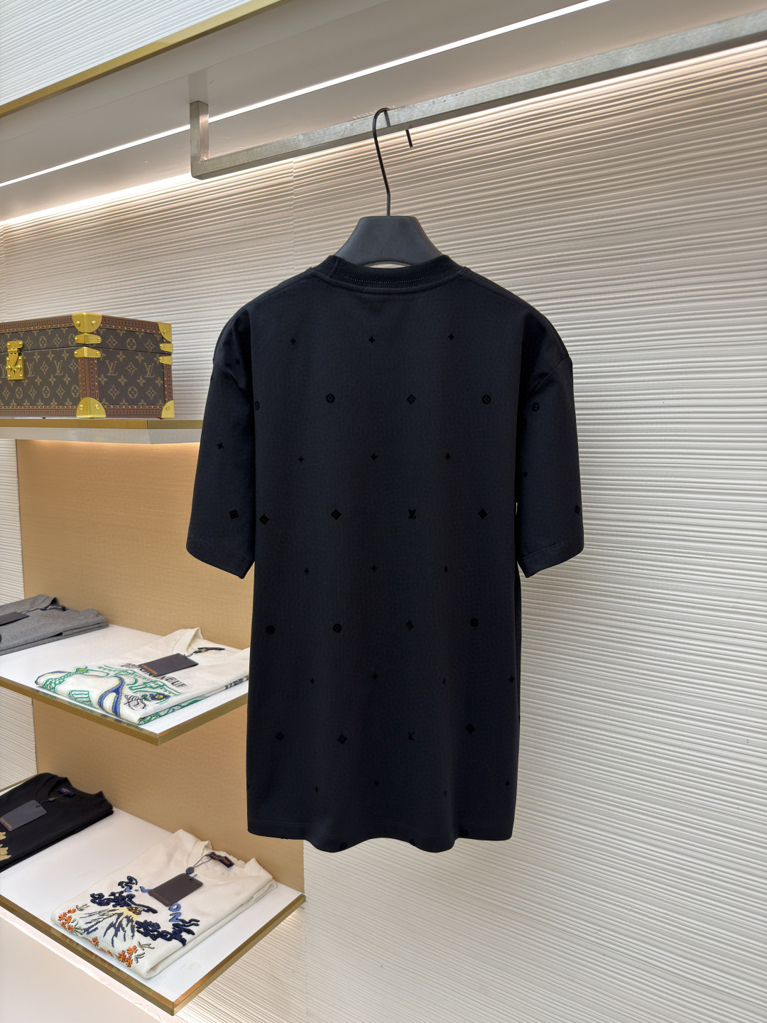 LOUIS VUITTON 路易威登 LV 植绒印花暗纹圆领T恤 短袖 白色 黑色 A0 