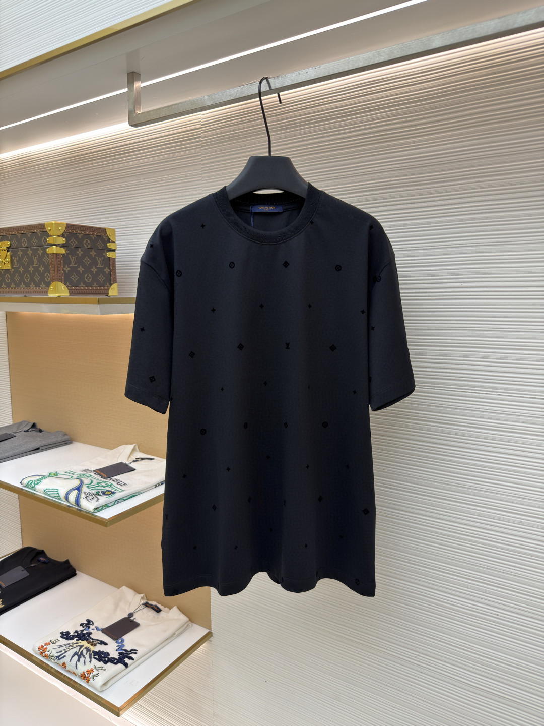 LOUIS VUITTON 路易威登 LV 植绒印花暗纹圆领T恤 短袖 白色 黑色 A0 